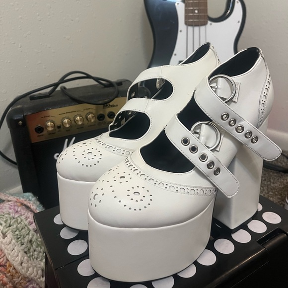 LAMODA PLATFORM HEELS - Picture 1 of 4